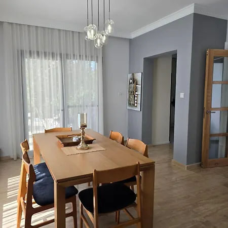 Mulberry, Kyrenia * Kyrenia (Northern Cyprus)