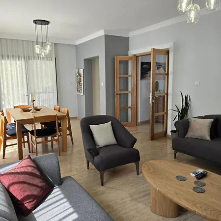 Mulberry, Kyrenia קיירניה