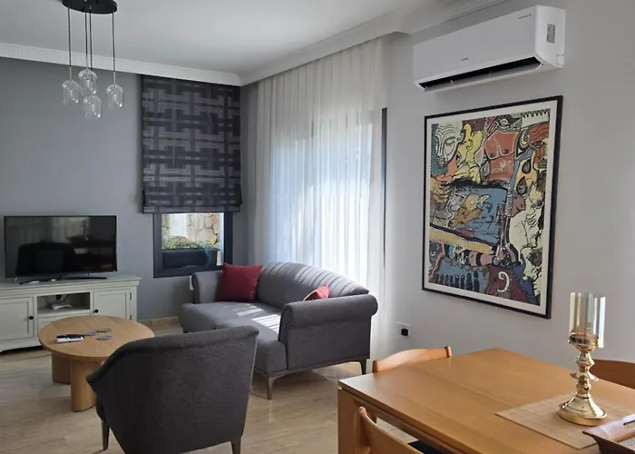 Mulberry, Kyrenia * Kyrenia (Northern Cyprus)