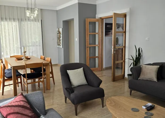 Mulberry, Kyrenia Kyrenia (Northern Cyprus)