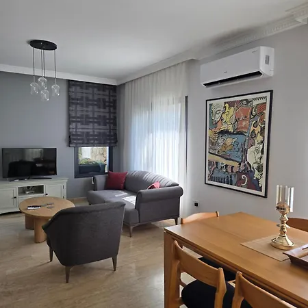 Mulberry, Kyrenia * Kyrenia (Northern Cyprus)